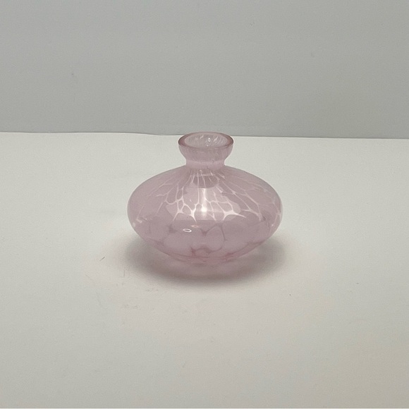 Hand Blown Art Glass Bulbous Pink Speckled Small Vase - Picture 6 of 9